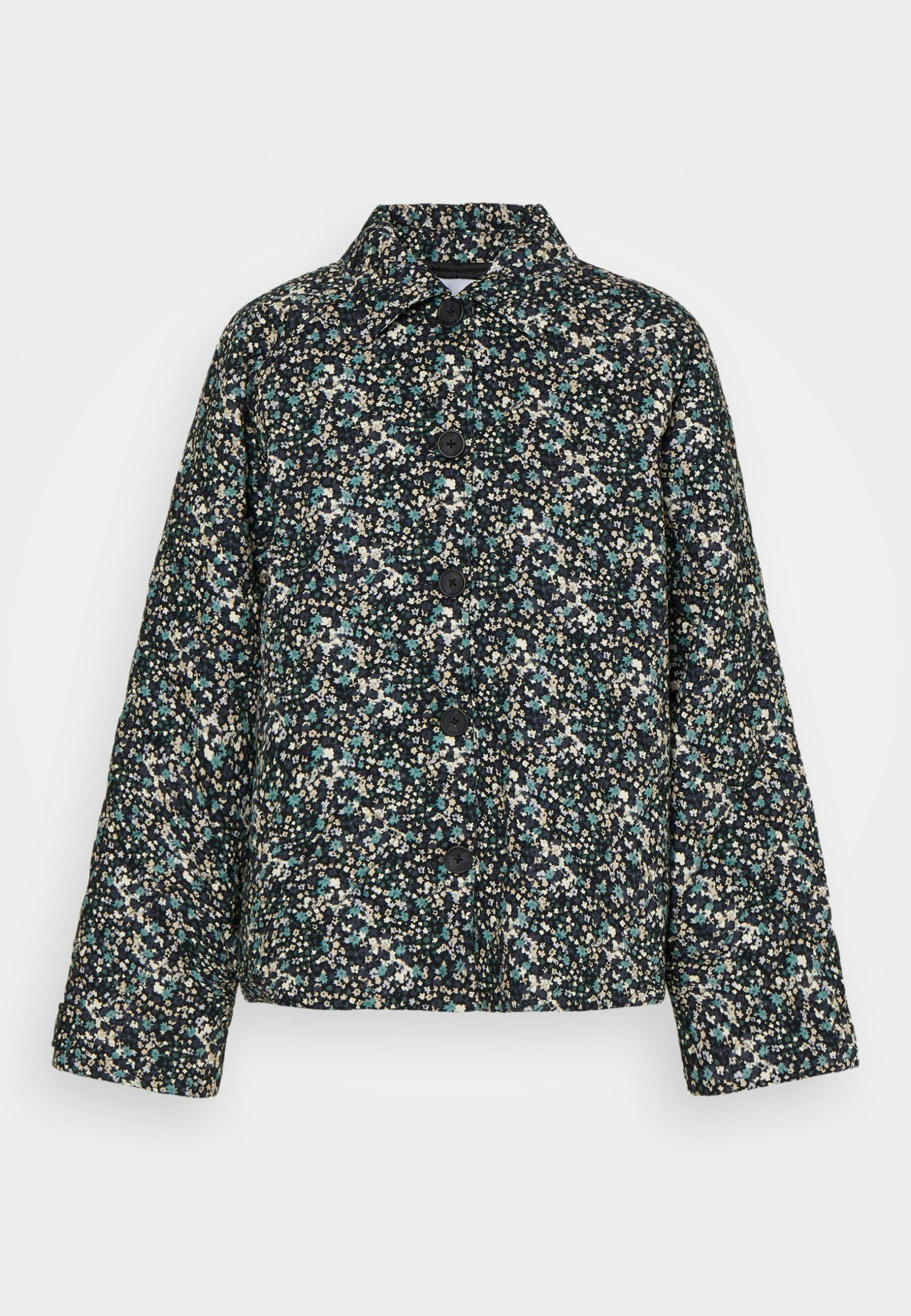 9a16d6b07aff46de8c0614511bb23334 Envii vattert jakke knapper blomstrete mønster